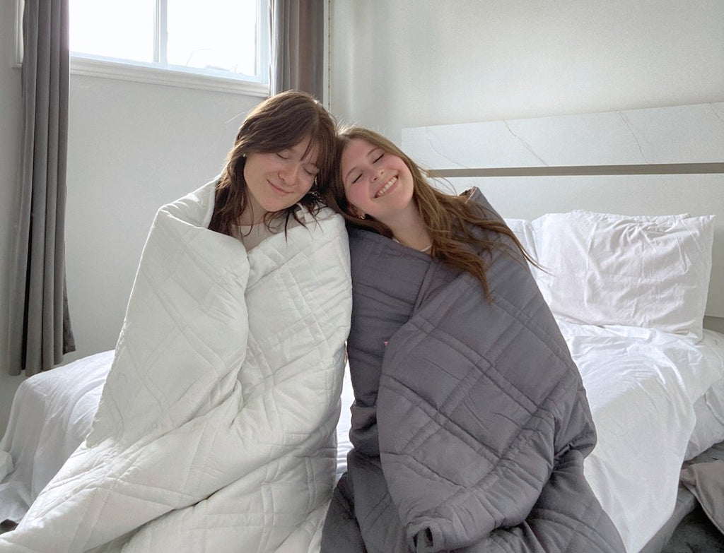 How can a weighted blanket reduce insomnia and anxiety?