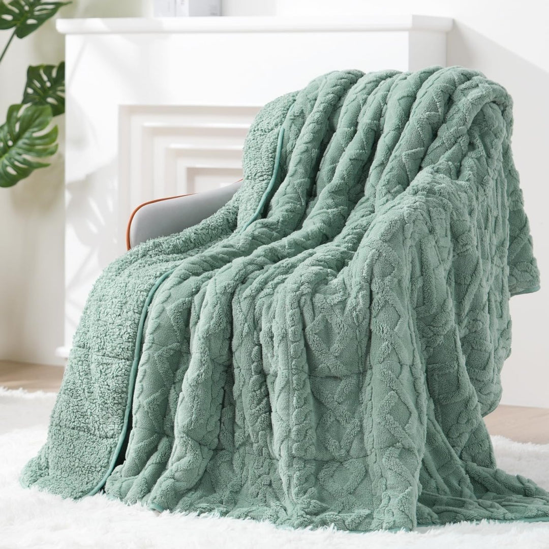 NEW! SHERPA WEIGHTED BLANKET - Premium Comfort and Relaxation - 48'' x 72'' 15 lbs - Sage